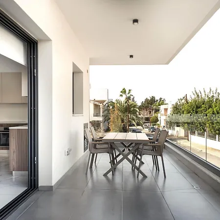 Phaedrus Living Opalia Residences Amber アパート